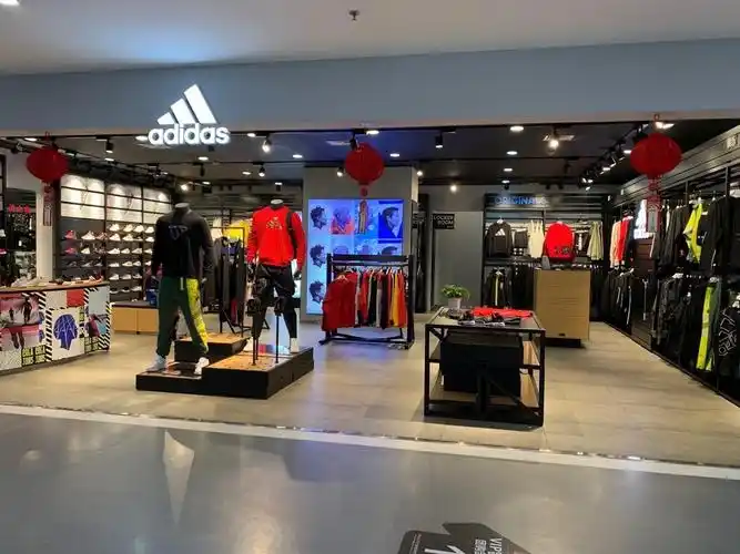 阿迪达斯专卖店衣服品质如何